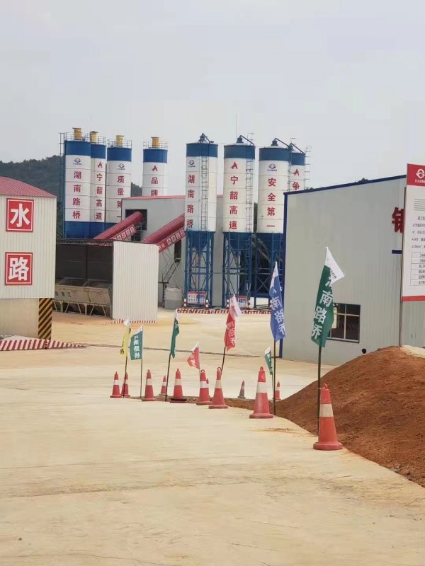 宁韶二标一工区搅拌站顺利完成施工任务