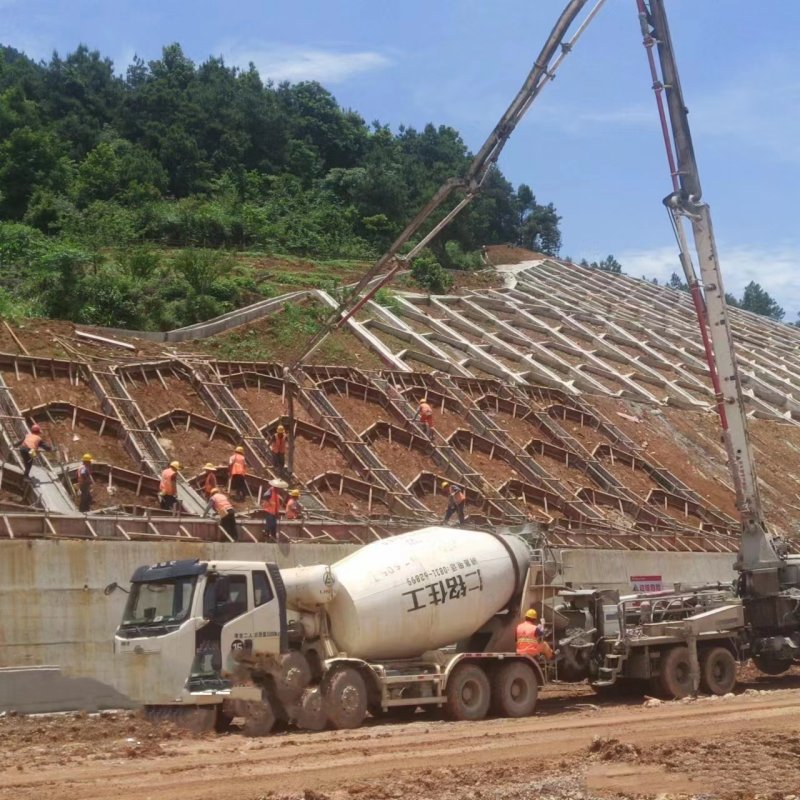 衡永高速五标边坡锚杆方格梁防护工程