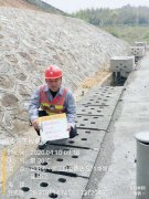 益娄高速水泥盖板更换中